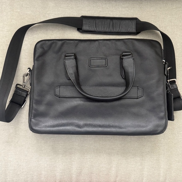 Tumi Sycamore Black Leather Brief Case - Picture 3 of 6